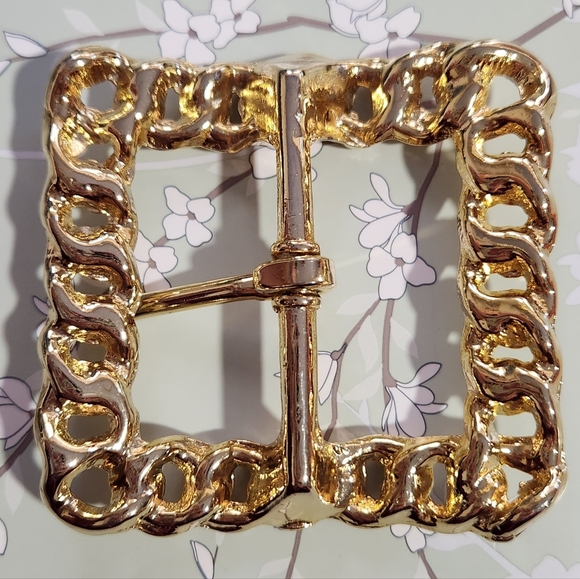 Shiny Gold Rounded Chain Link Belt Buckle - Picture 7 of 8